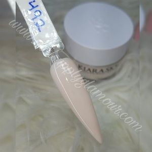 Kiara sky dip powder “only natural”